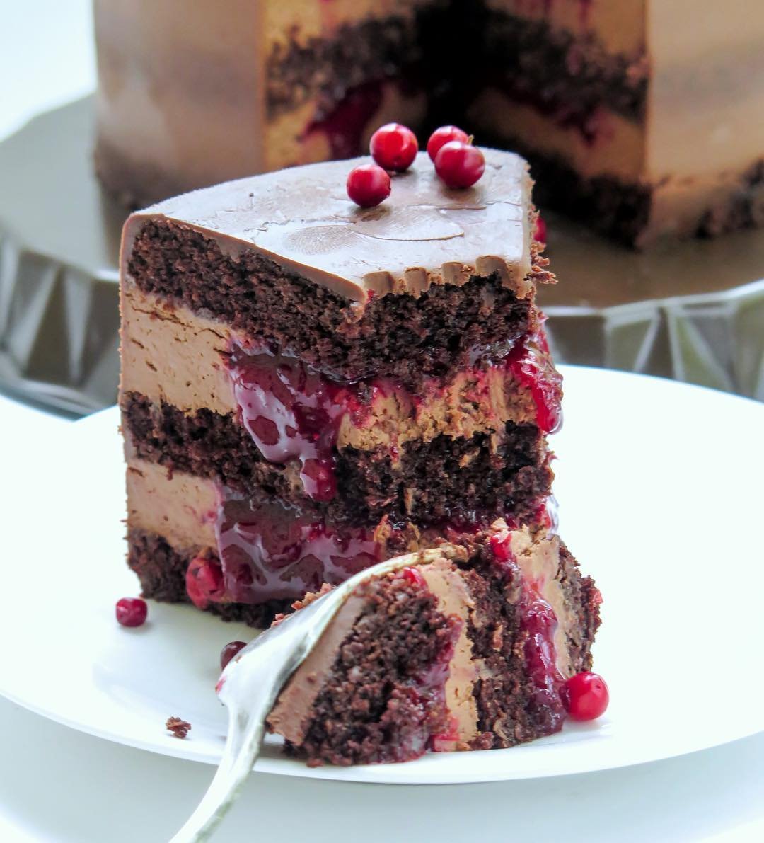 Бисквит с творожным кремом и фруктами