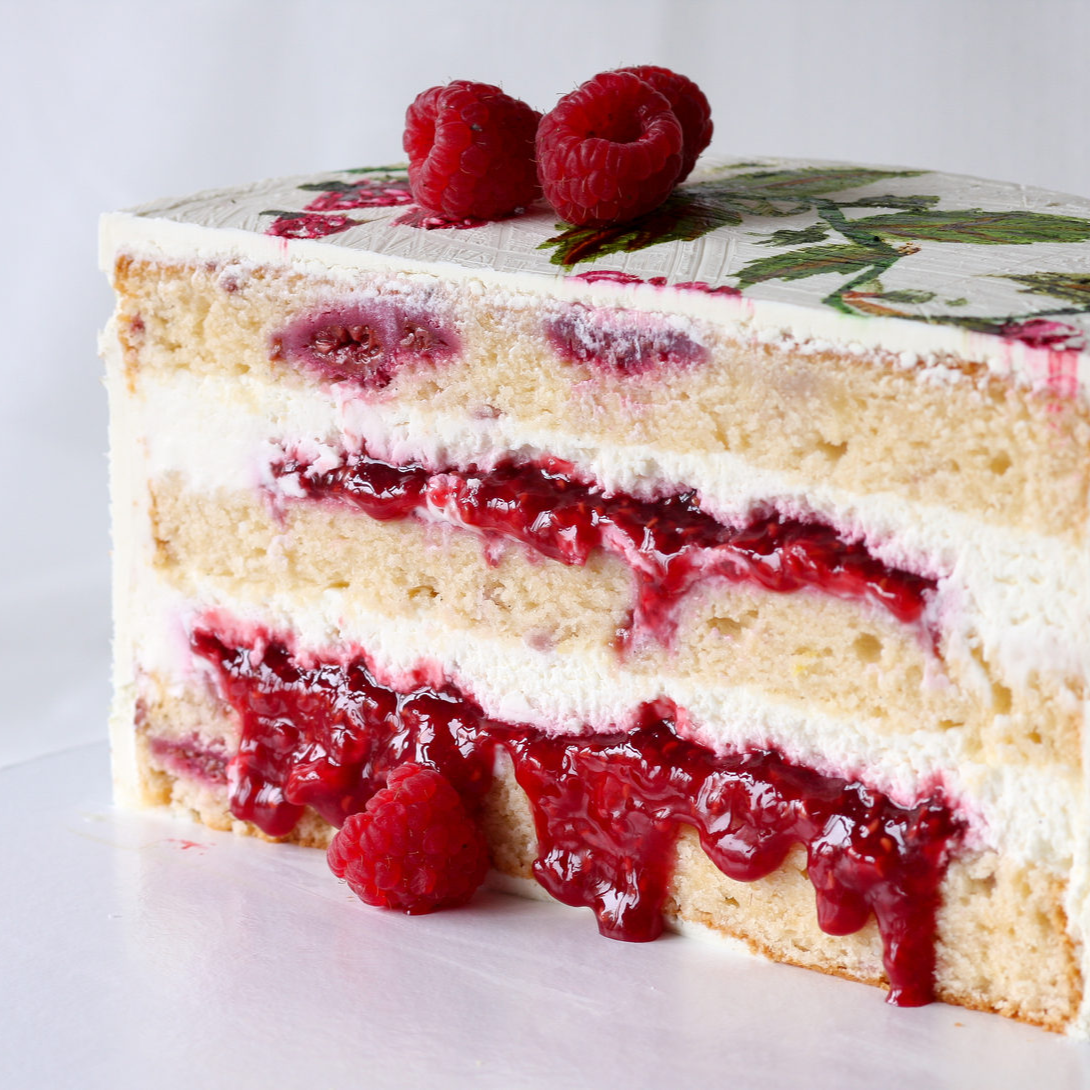 Торт с вишневым конфи