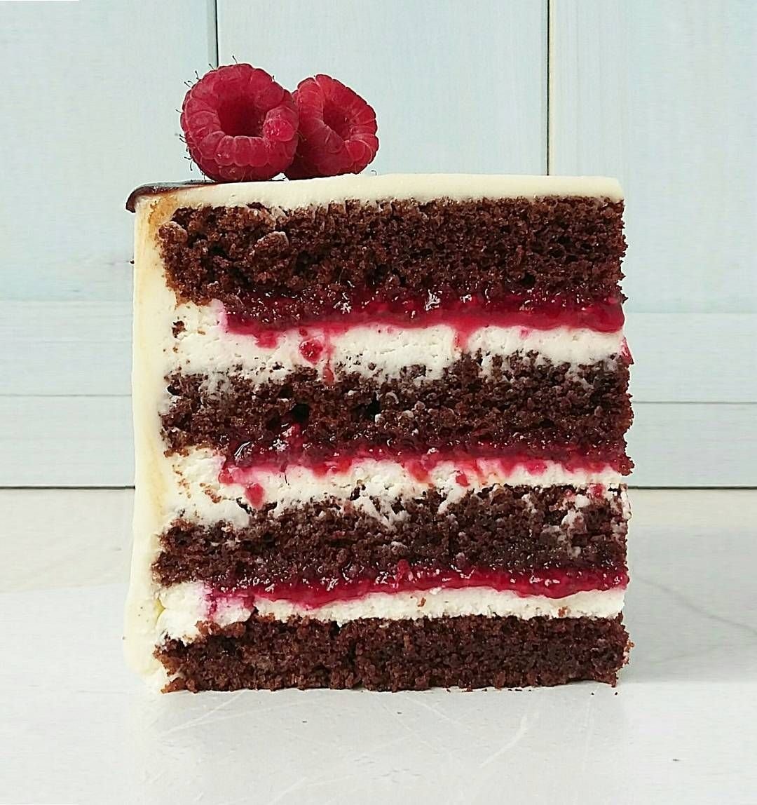 Фисташковый торт с малиной разрез