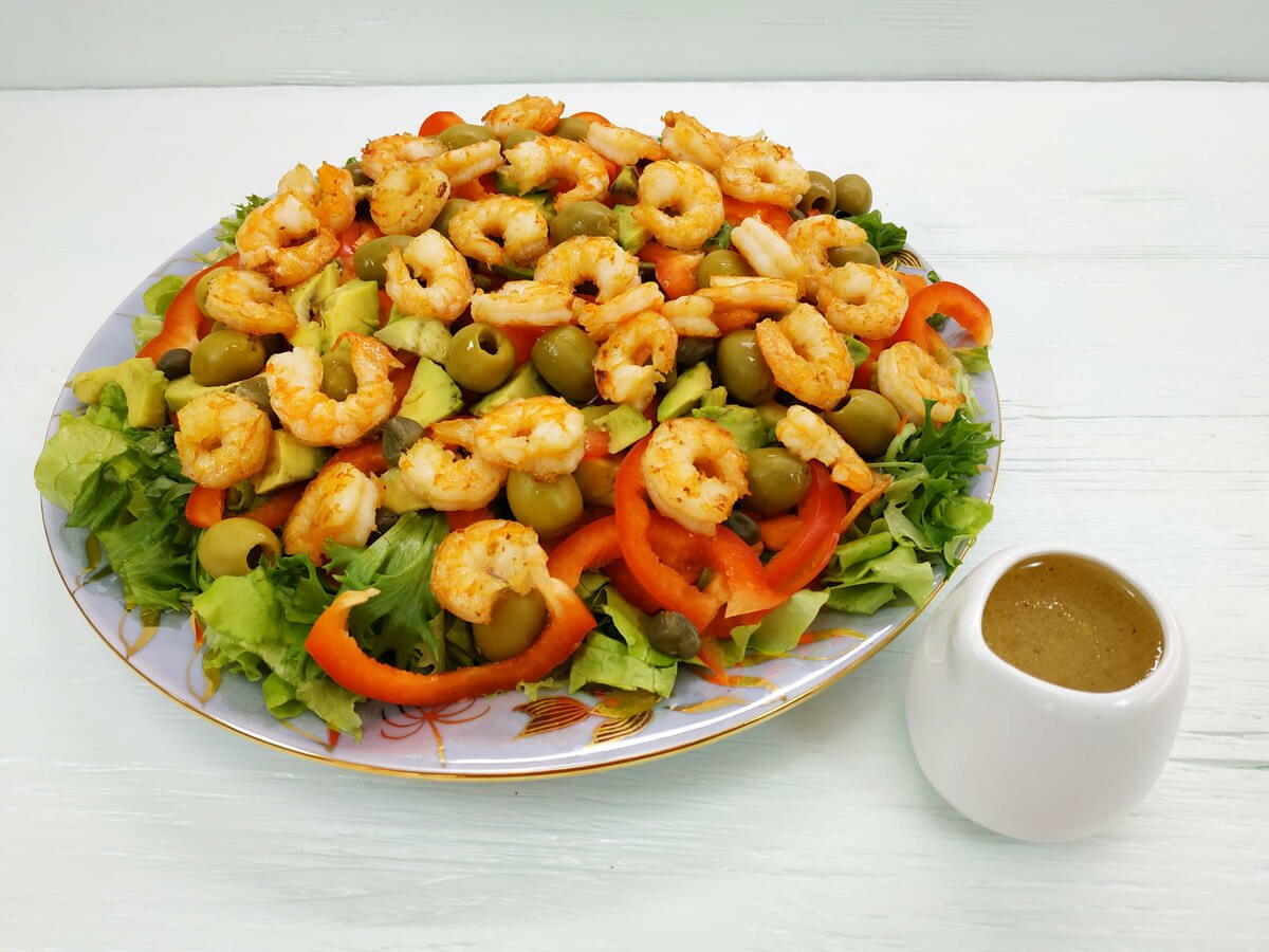 Салат с креветками и крабовыми палочками