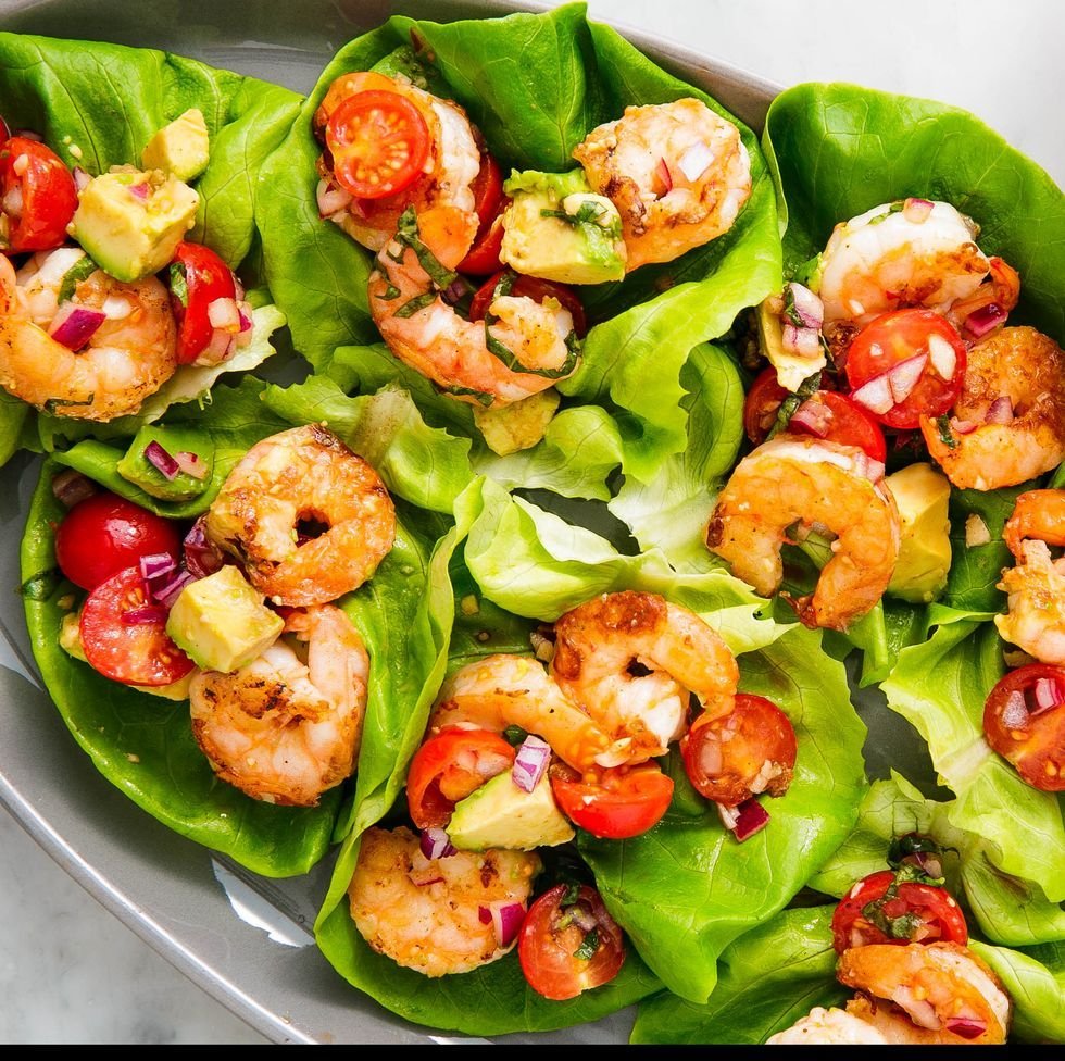 Салат с креветками и майонезом