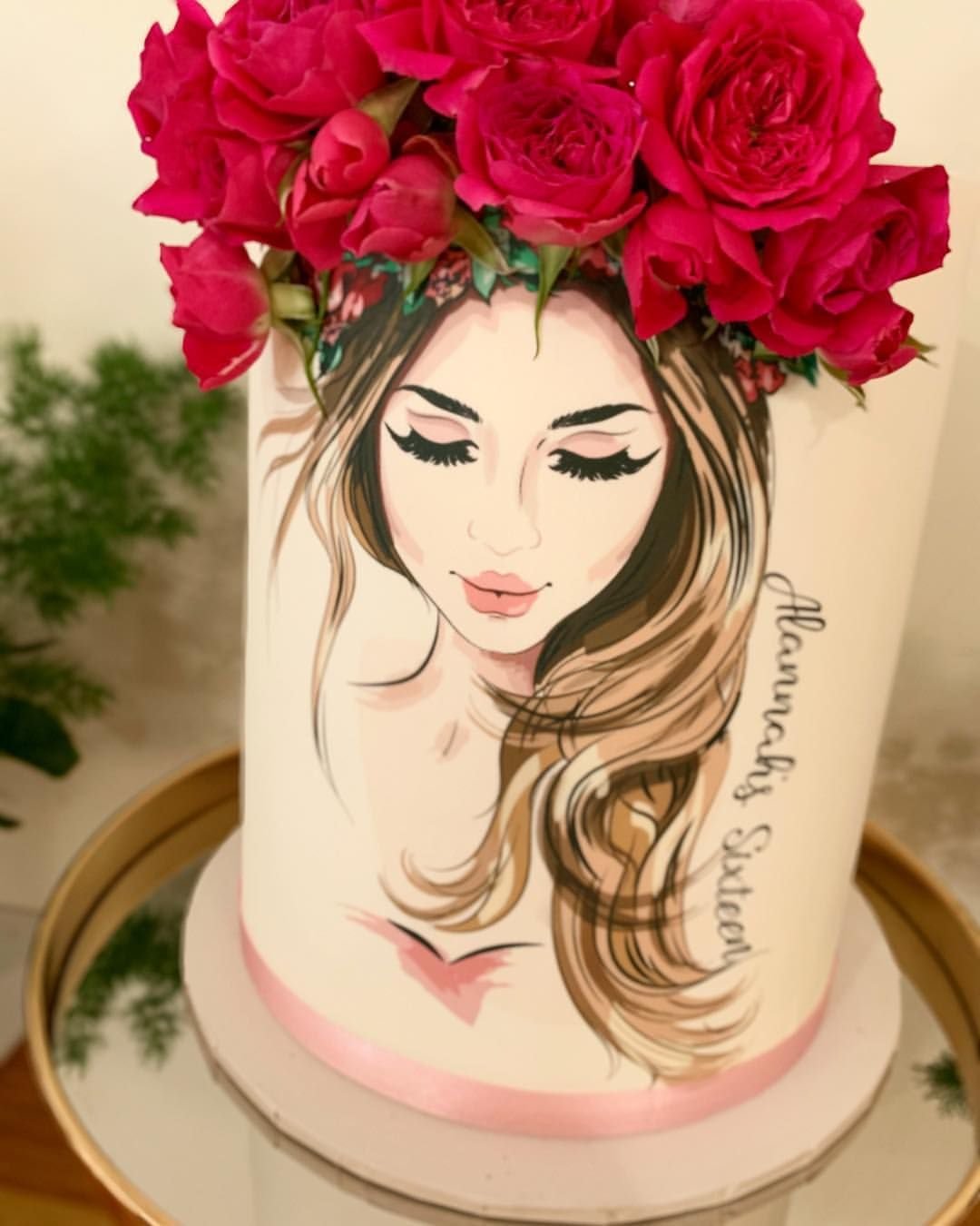 Украшение торта аэрографом для девочки