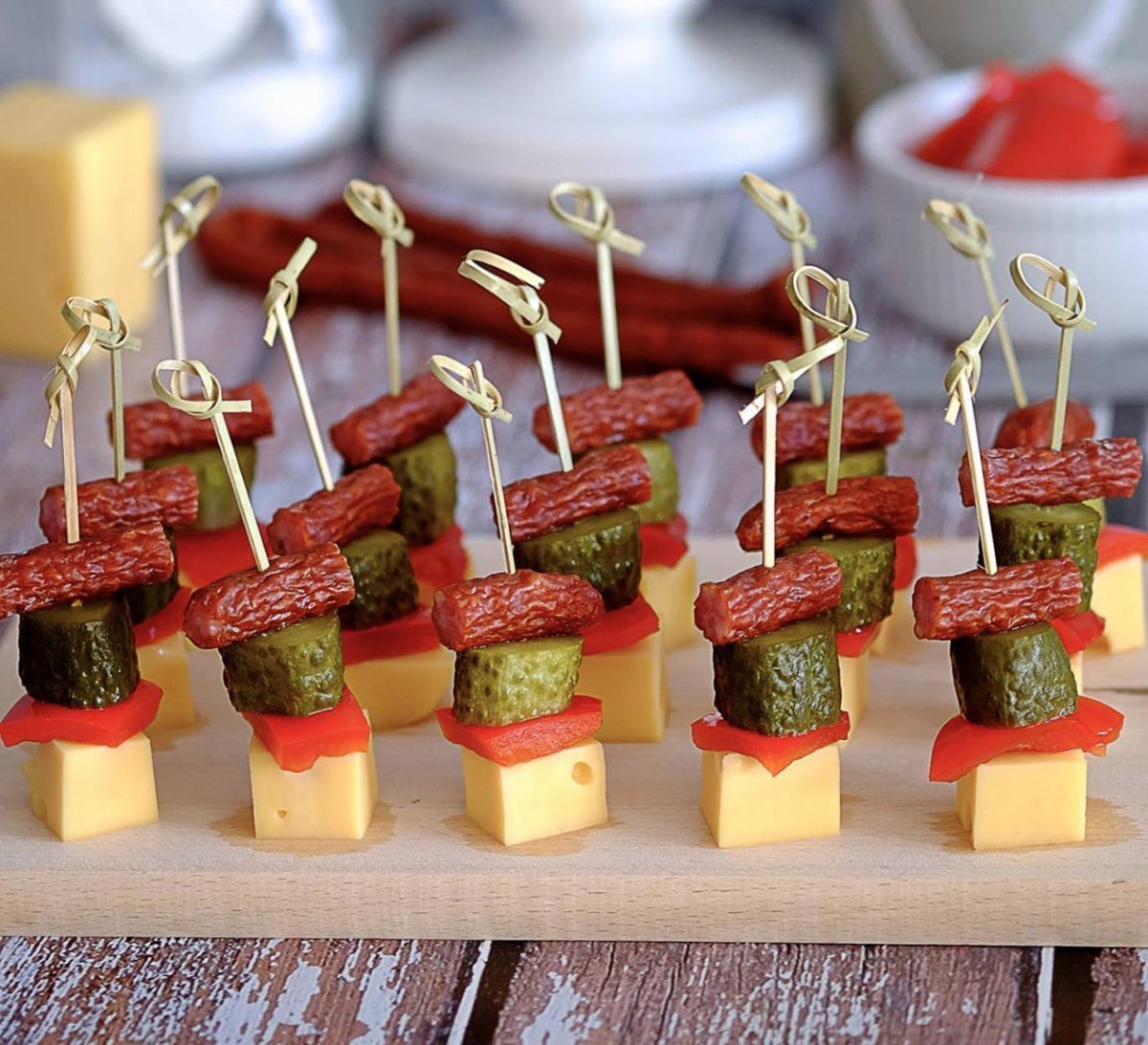 Канапе с прошутто и дыней