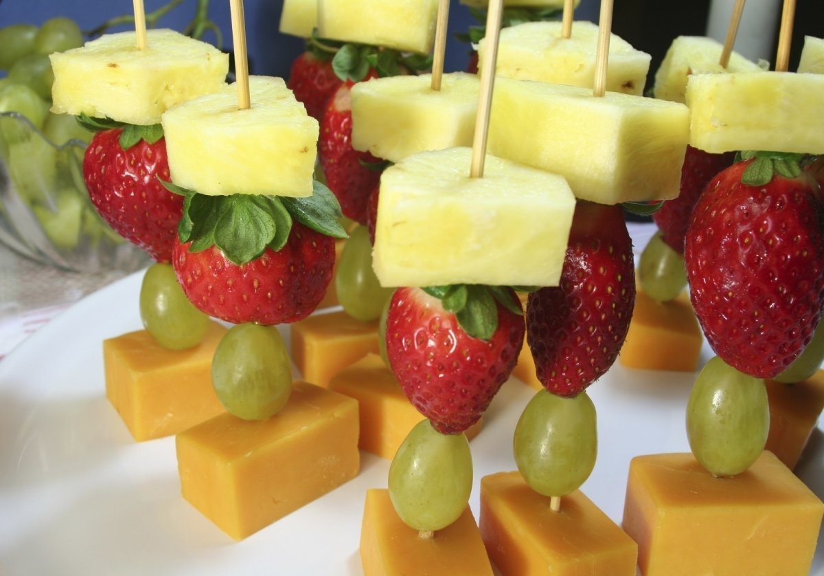 Канапе с Бри и виноградом