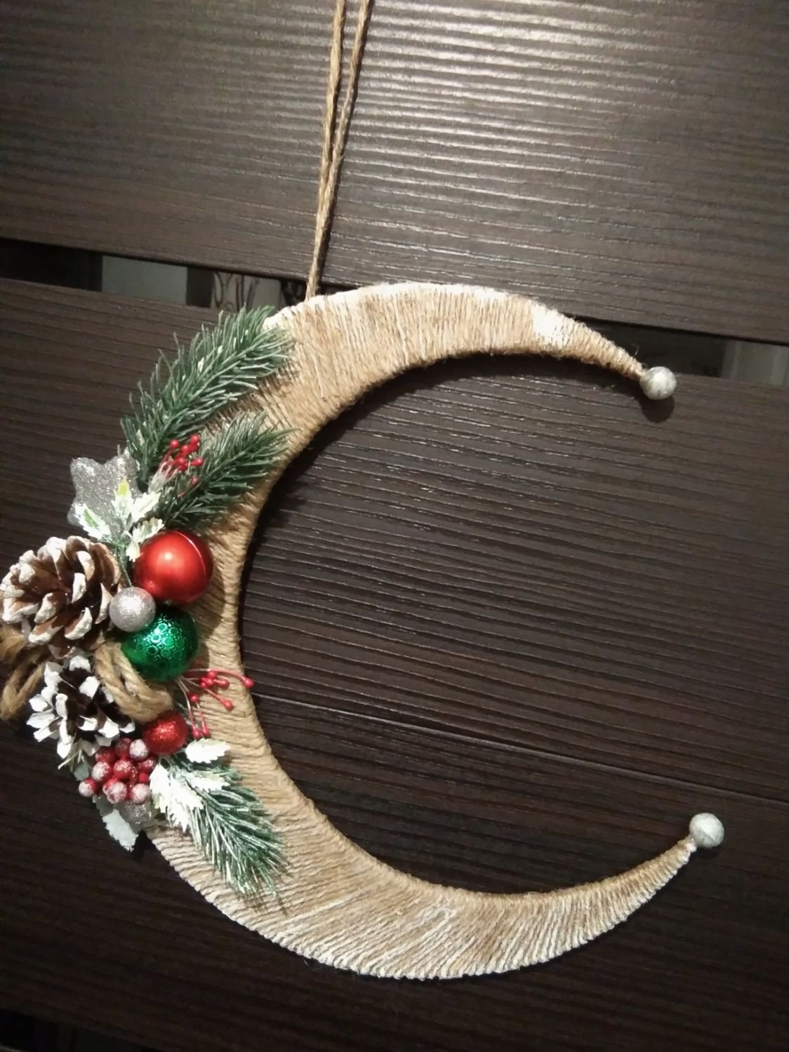 Новогоднее украшение месяц