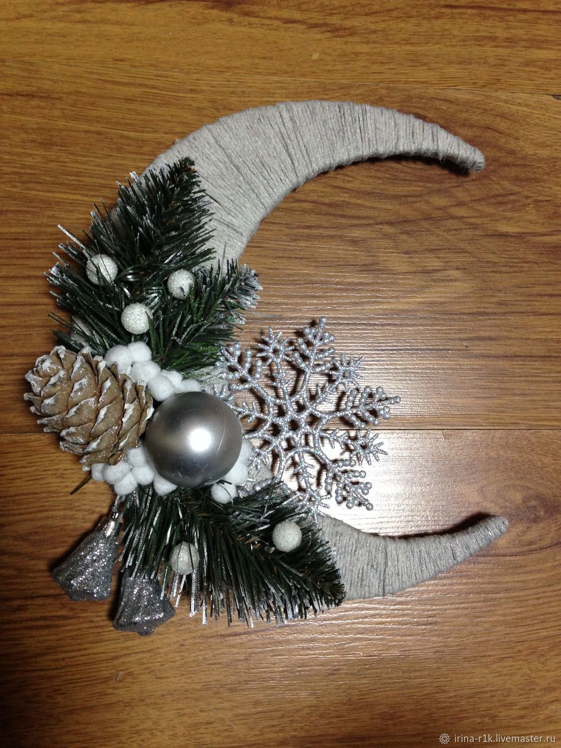 Венок месяц новогодний