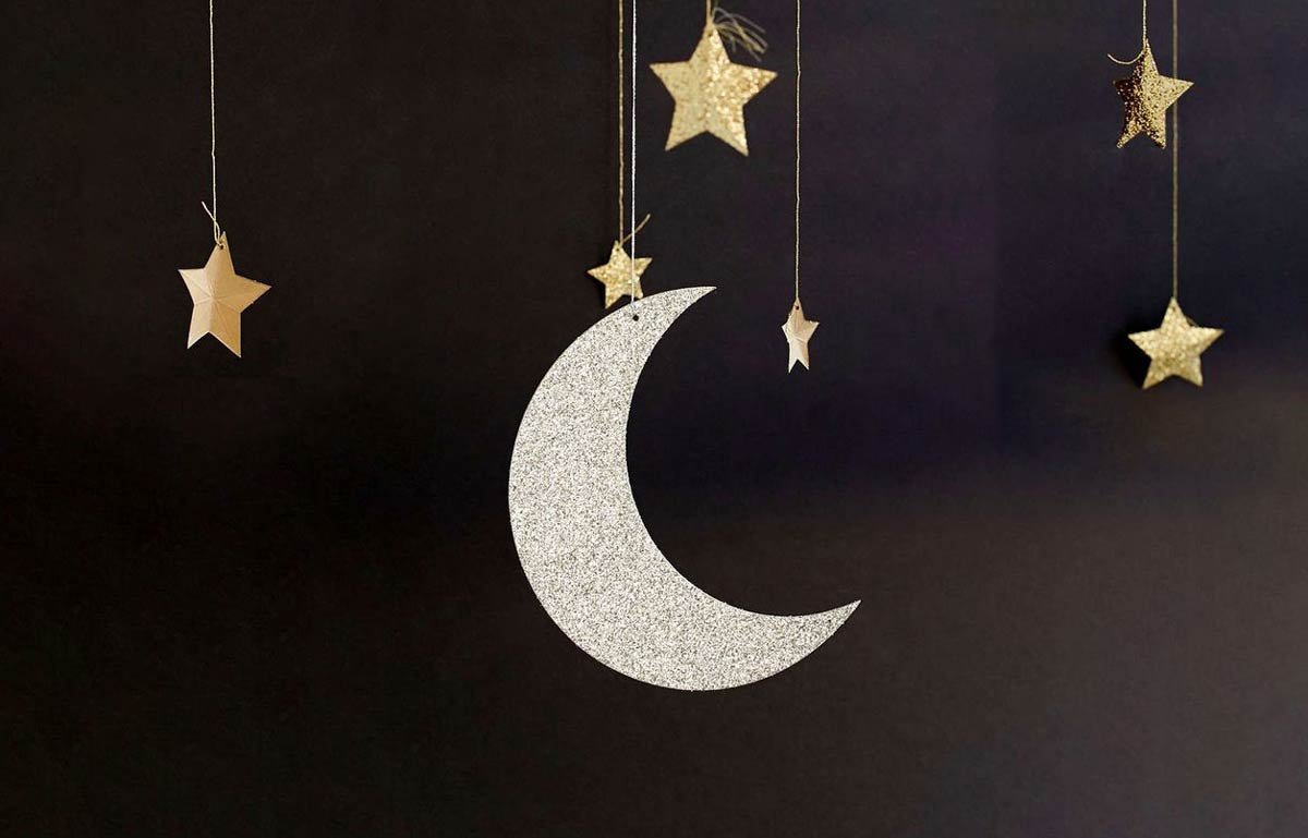 Елочная игрушка месяц