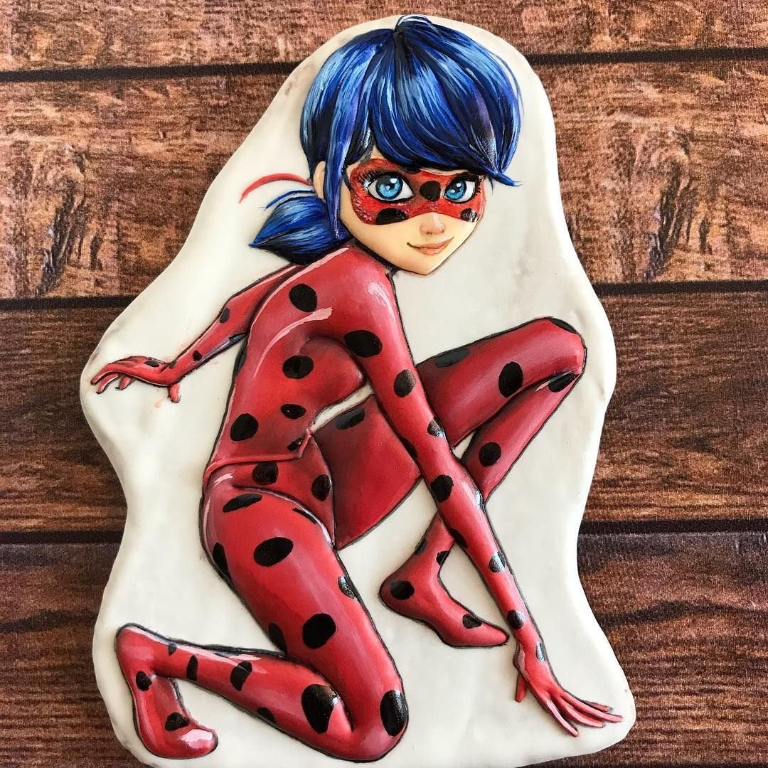 Торт леди баг и супер кот и Бражник