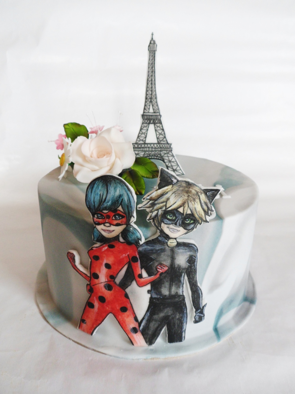 Торт леди бак и сцперкот