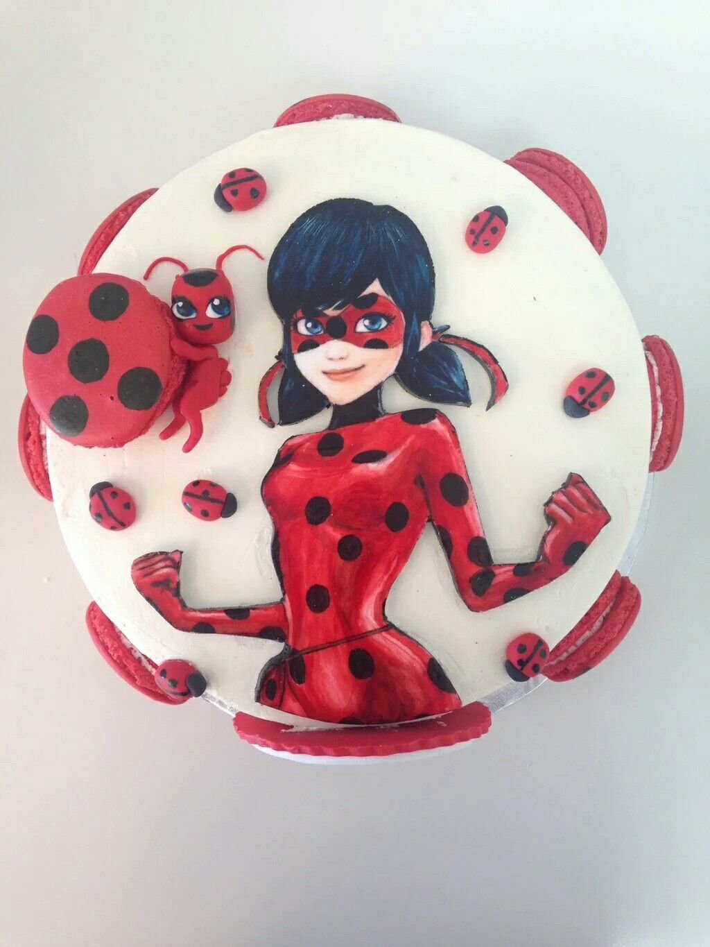 Торт леди баг и КВАМИ