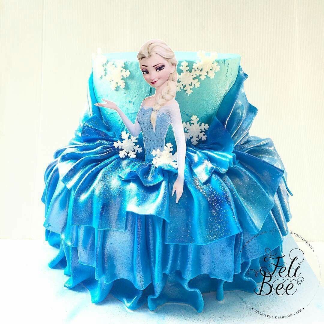 Торт с Эльзой в платье из мастики