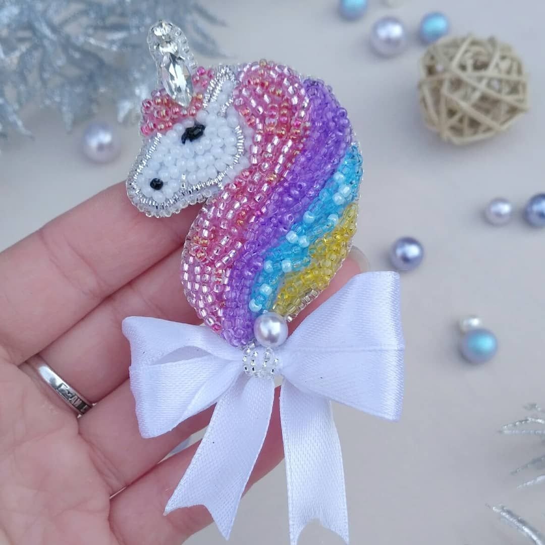 Брошь елка из бисера