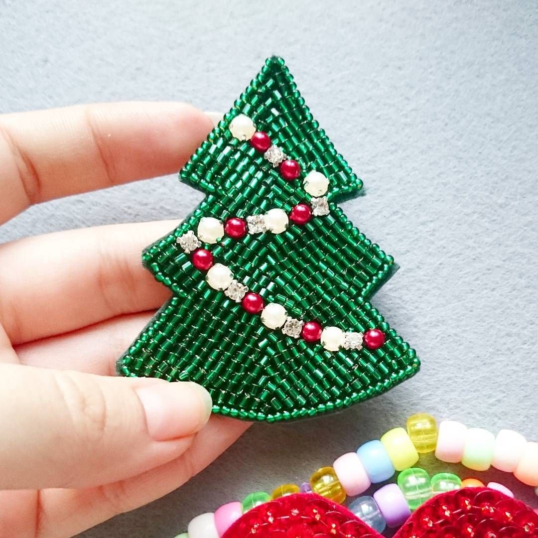 Брошь из стекляруса