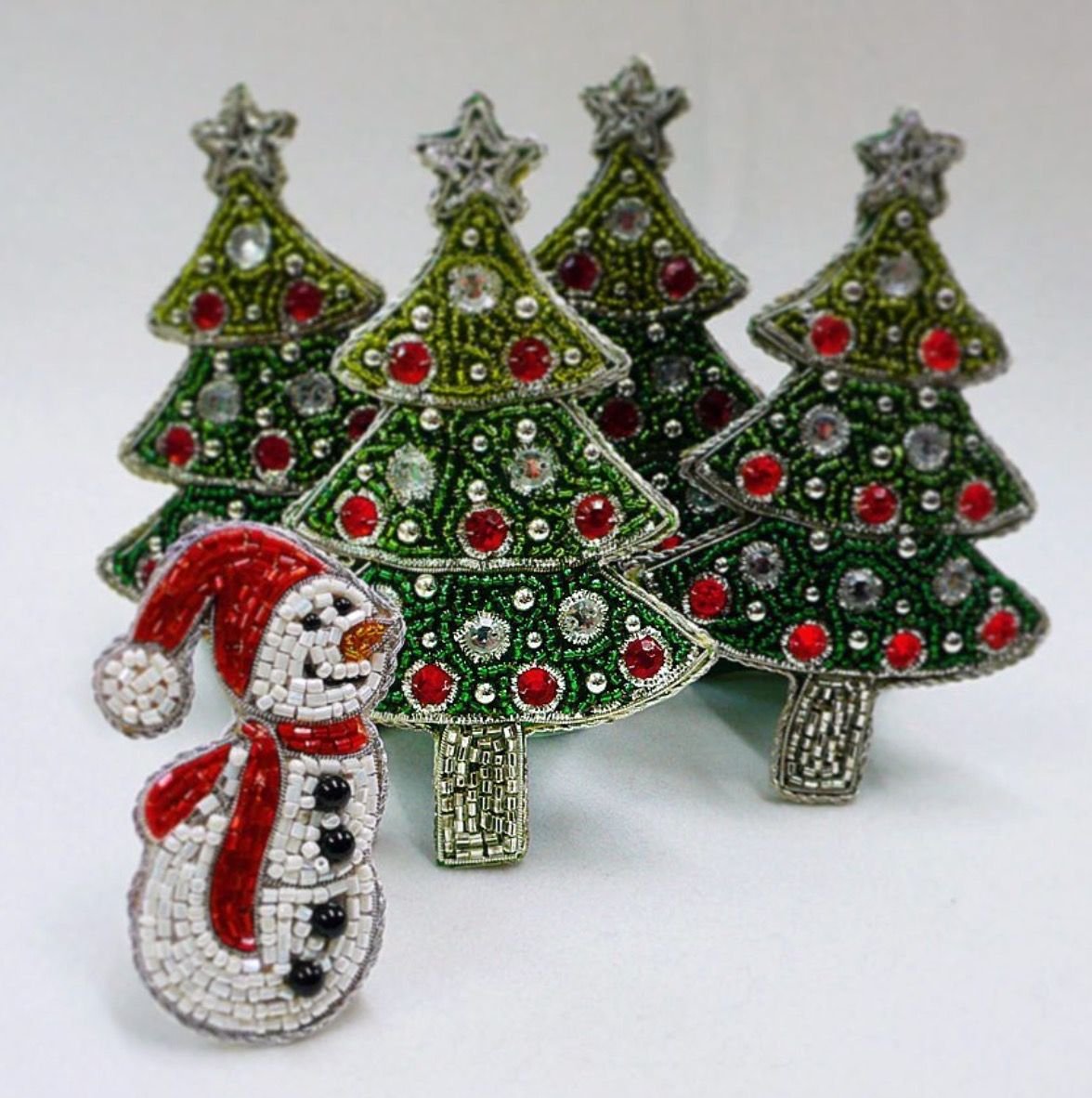 Брошь елочка