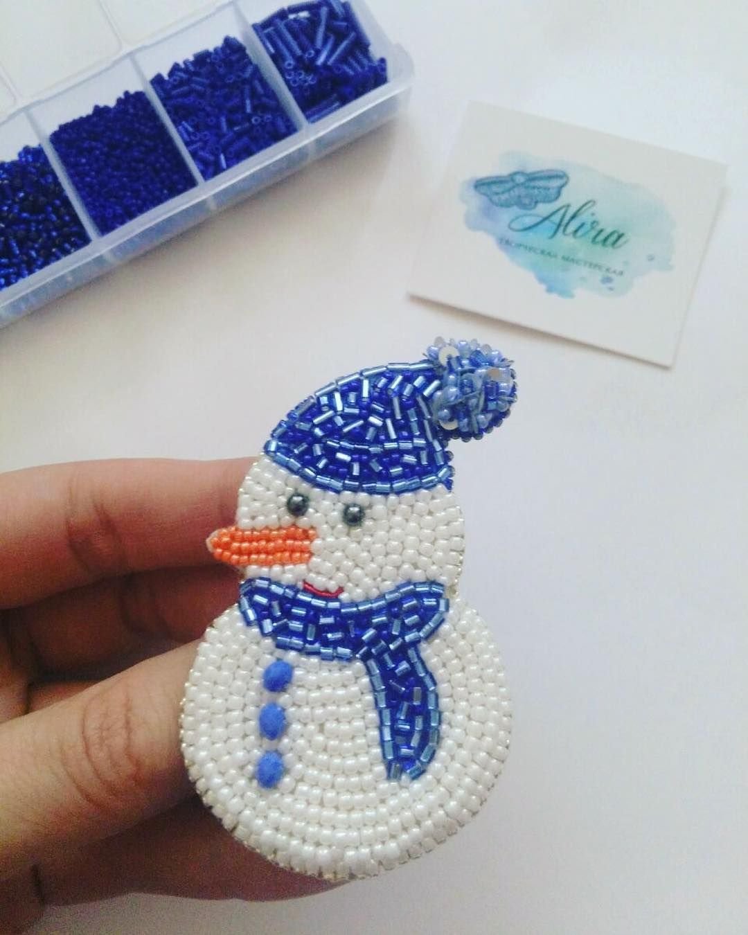 Брошь Снеговик из бисера