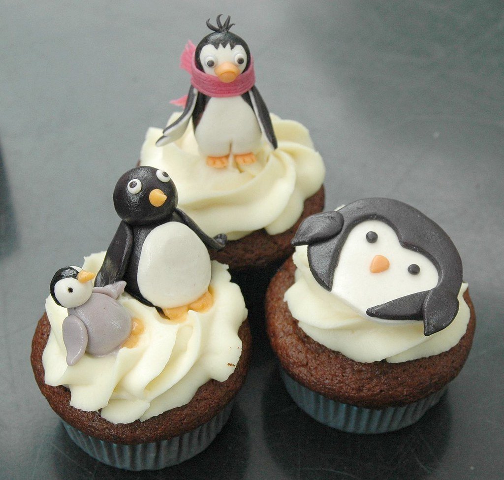 Пингвин объелся