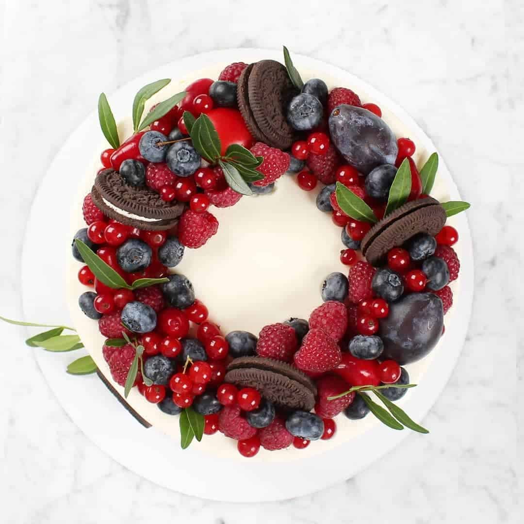 Декор торта венок из ягод