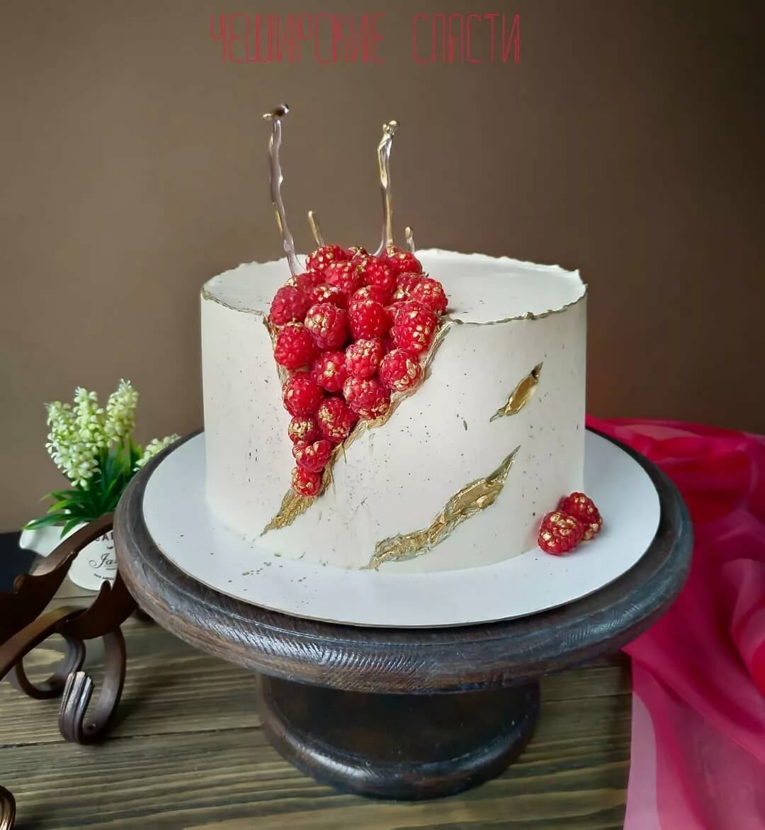 Украшение торта изомальтом