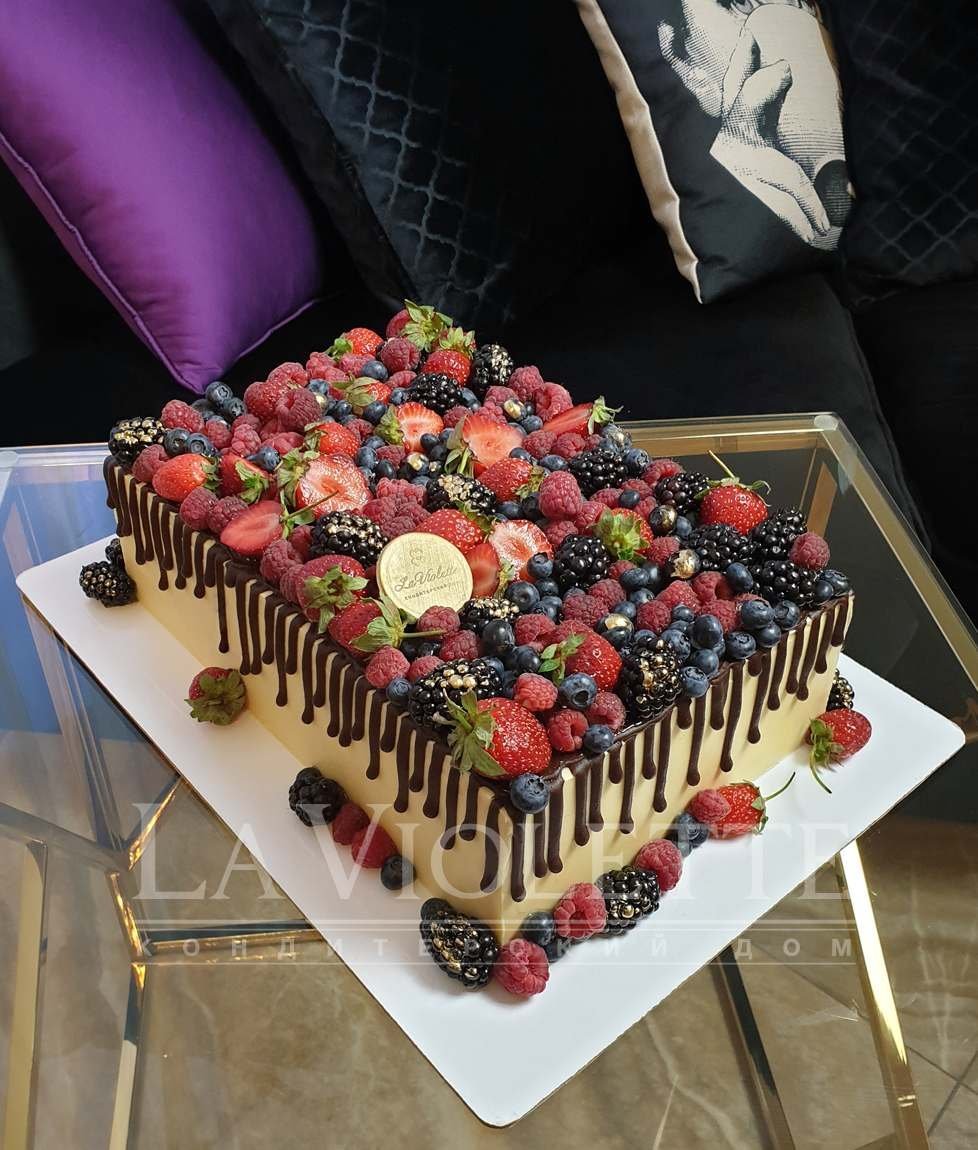 Шоколадный торт на юбилей мужчине квадратный