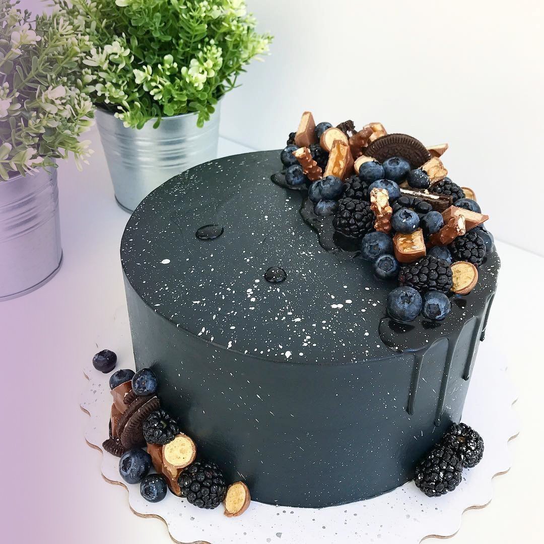 Стильный корпоративный торт