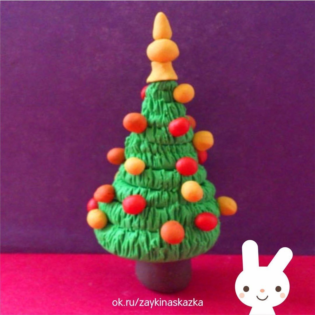 Новогодняя елка из пластилина