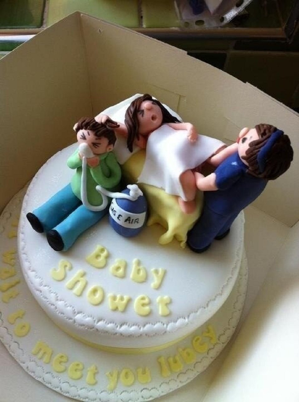 Торт маме дети. Прикольные торты. Классный торт на день рождения. Оригинальный тортик для мамы. Смешные торты на день рождения.
