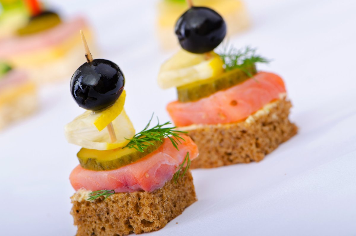 Канапе с бородинским хлебом