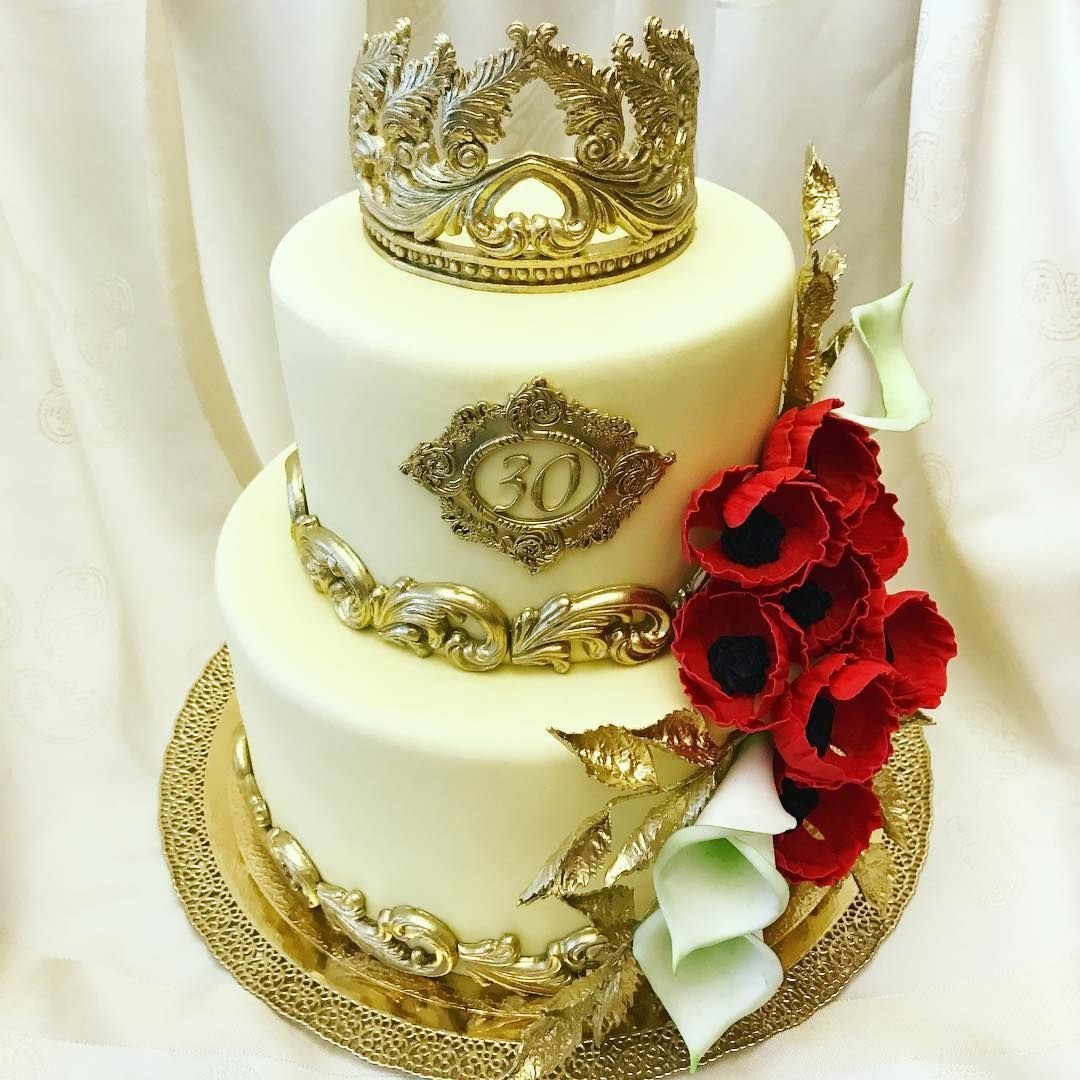 Торт красно золотой. Торт с короной. Роскошный торт. Красивые торты на юбилей. Торт с короной для девочки.