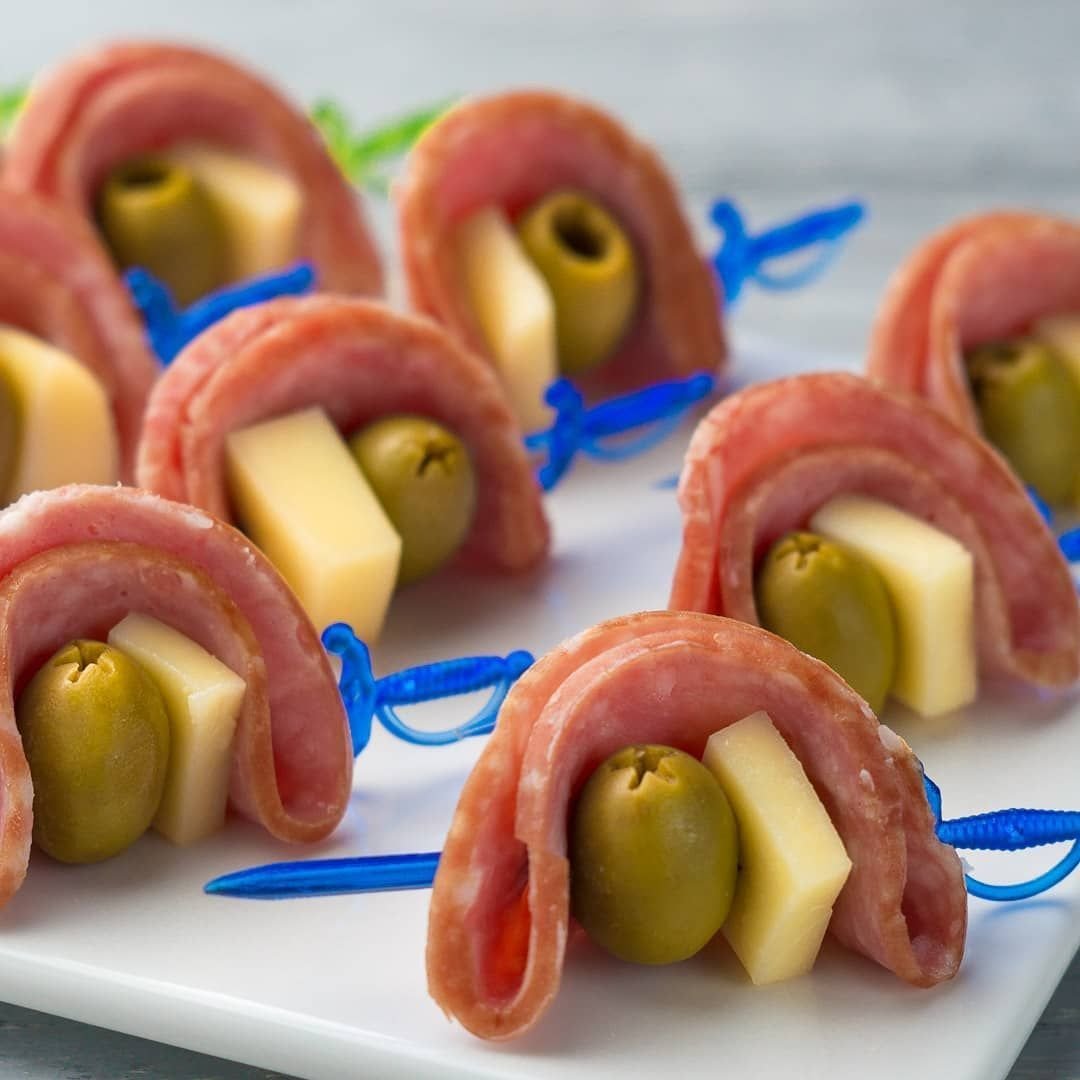 Канапе с Сальчичон