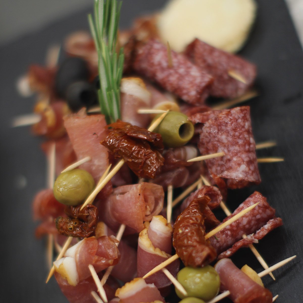 Канапе ветчина сыр маслины