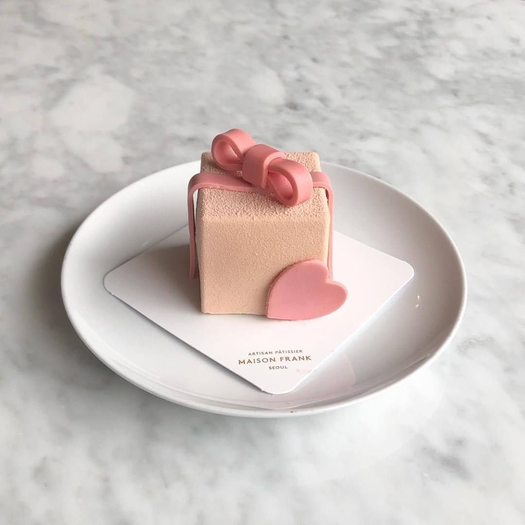 Минималистический торт для девочки