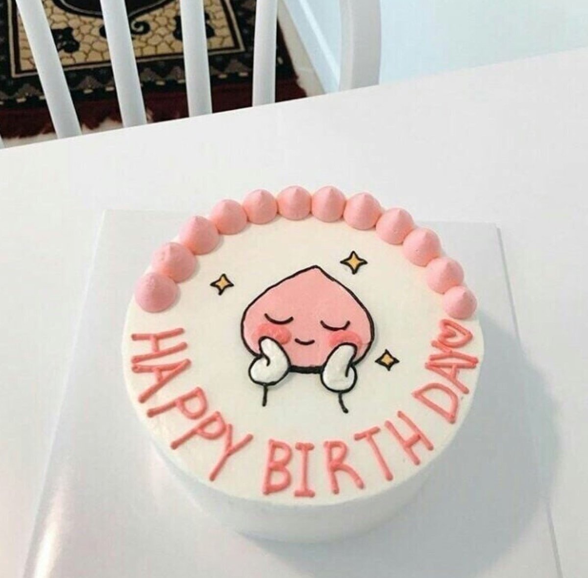 Минималистичное украшение торта