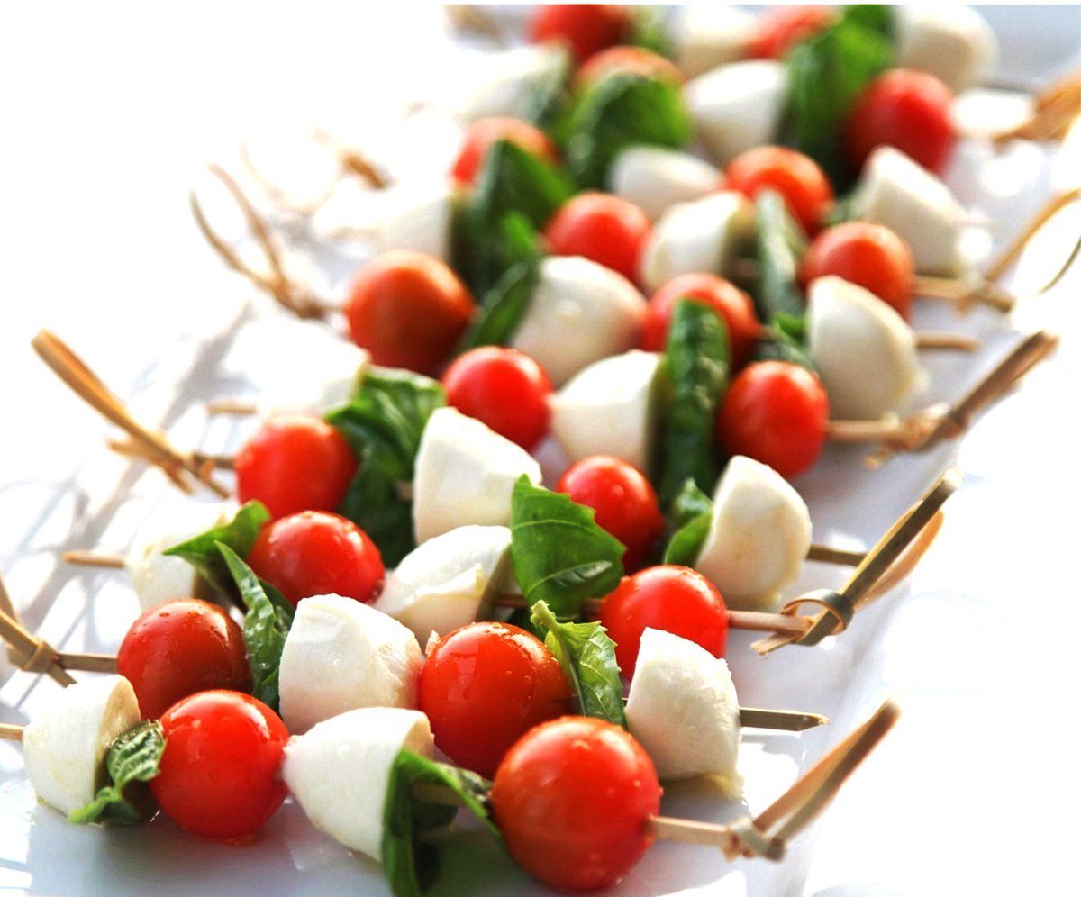 Канапе с вялеными томатами