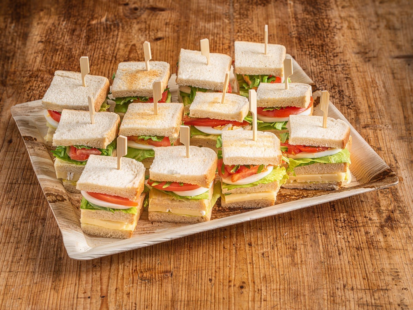 Сэндвичи играть. Мини клаб сэндвич. Бутерброды на день рождения. Мини бутерброды. Сэндвичи для фуршета.
