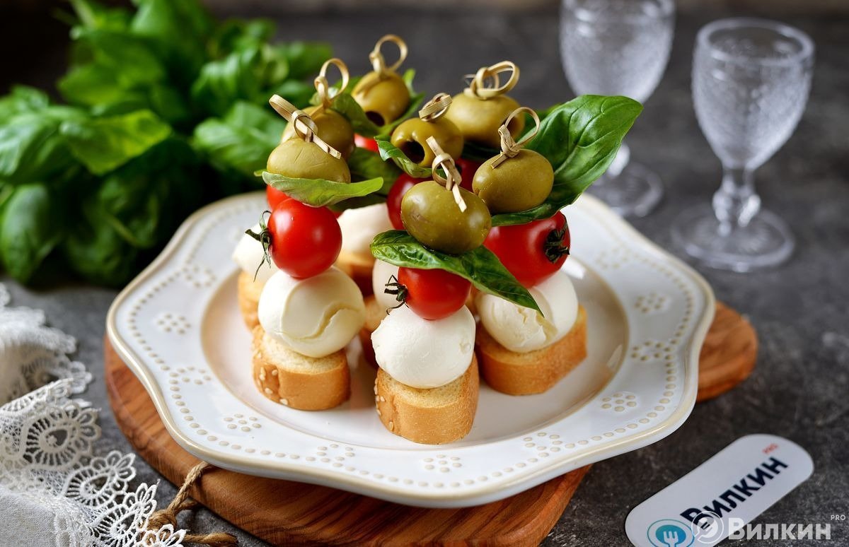 Канапе сыр Фета помидоры черри