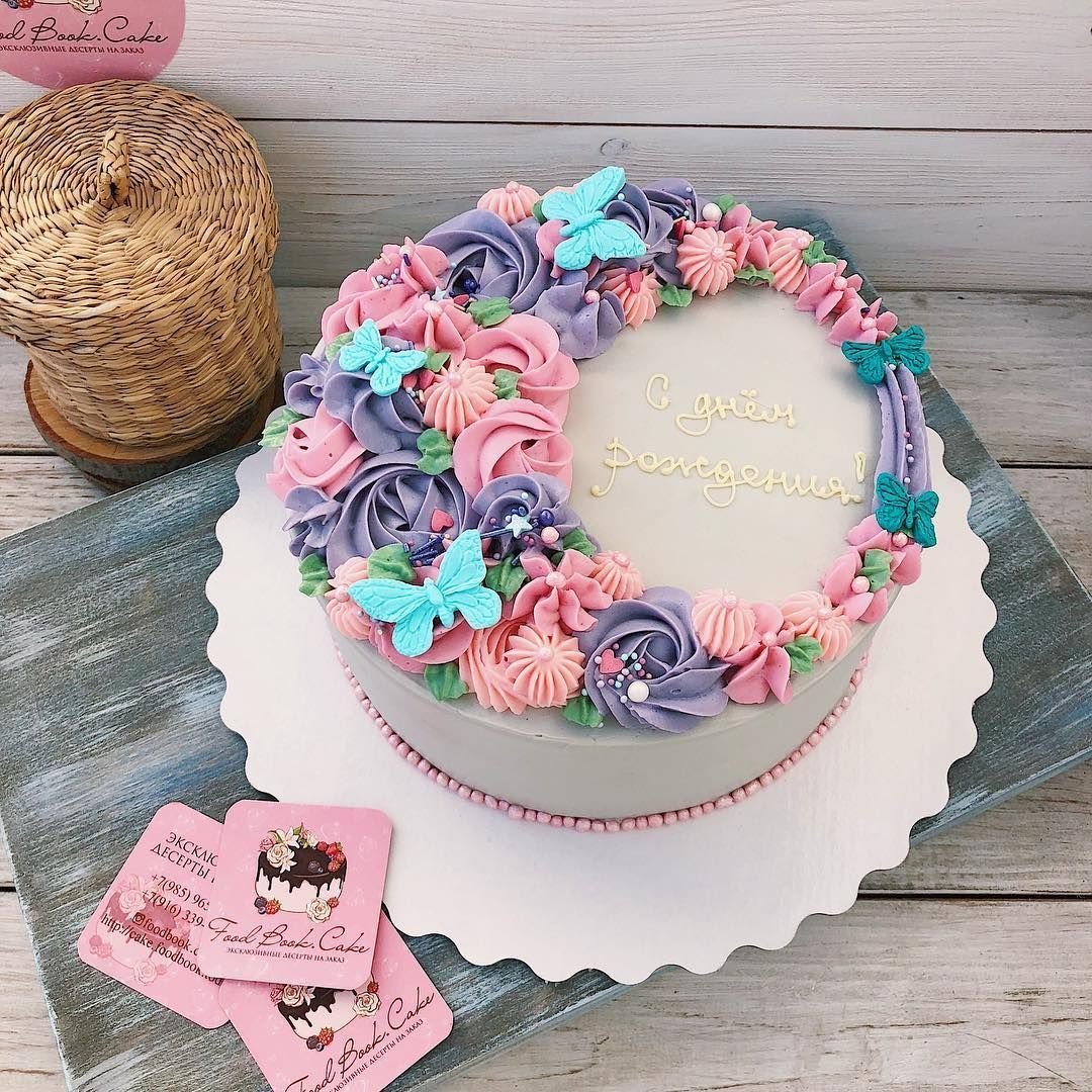 Розовые бабочки на торт