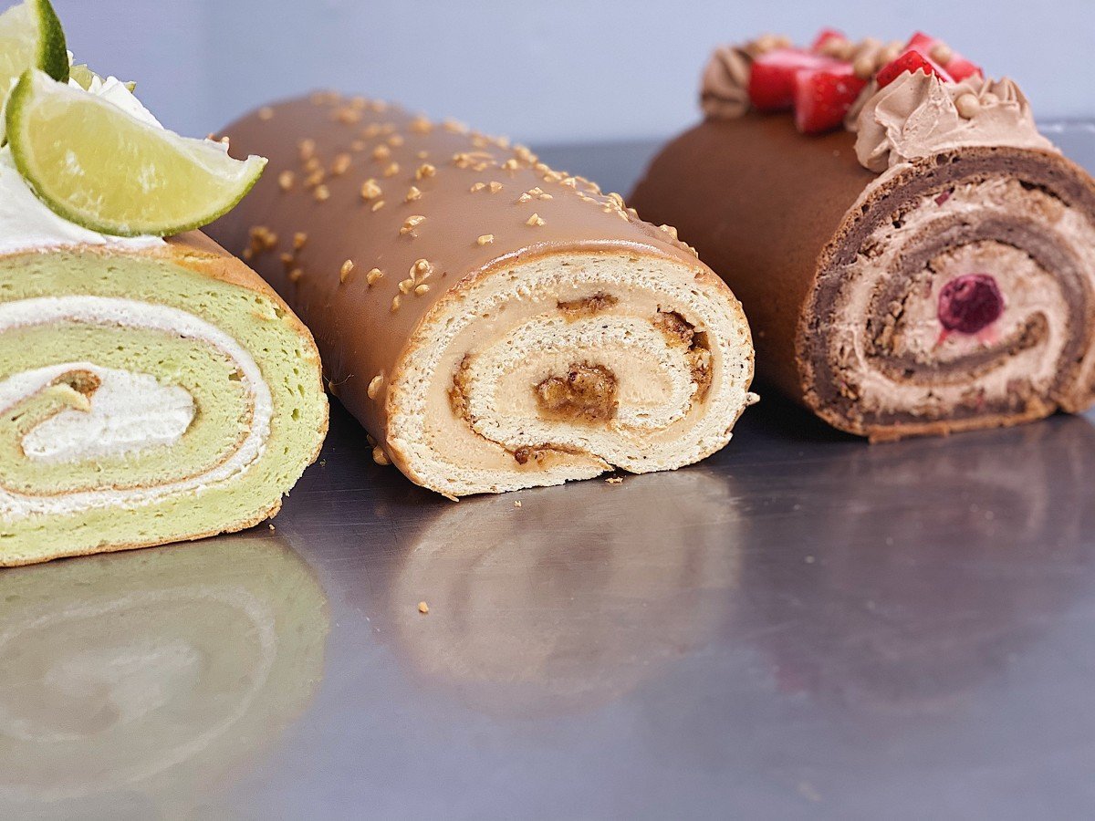 Шоколадный меренговый рулет