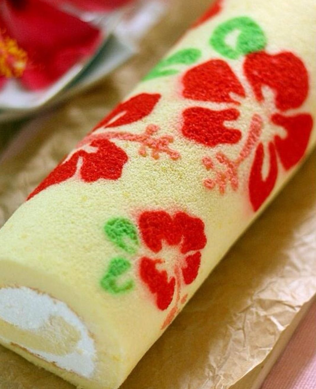 Разноцветный рулет бисквитный