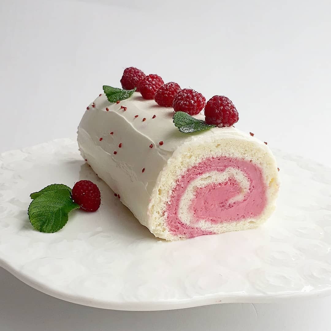 Меренговый рулет с кремом чиз