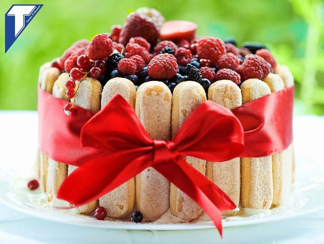 Сладости на др. Сладости на день рождения. Торт с печеньем савоярди. Красивые торты. Красивые тортики на день рождения.