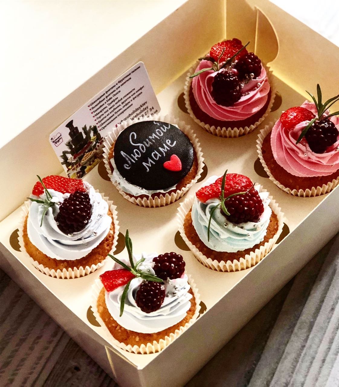 Пирожное на день рождения