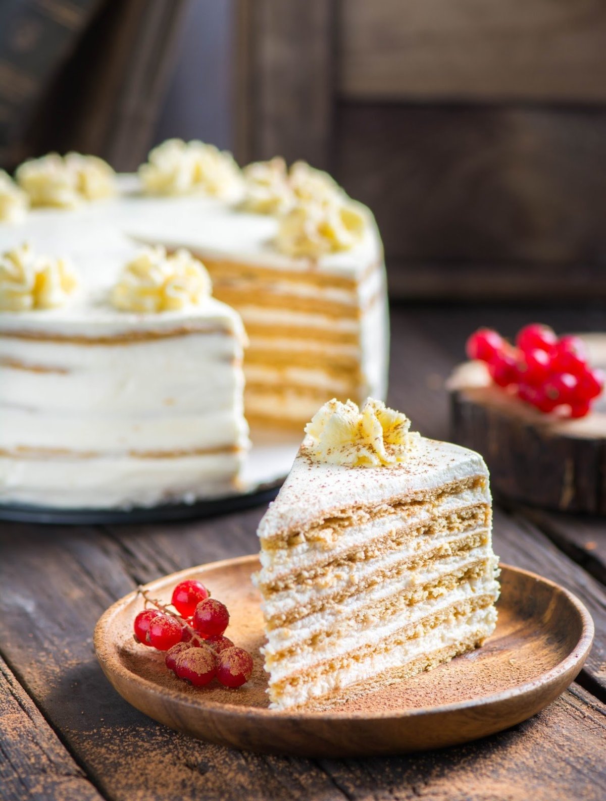 Торт молочная девочка с малиновым конфи