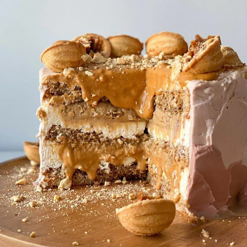 Медовый торт с грецкими орехами