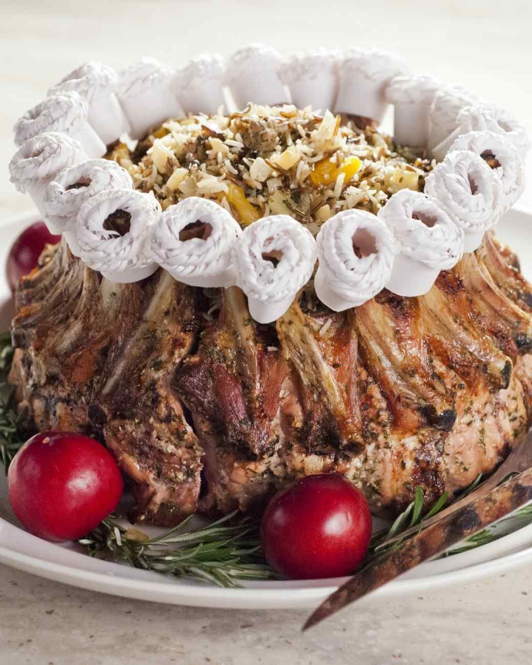 Горячие блюда на стол из мясо. Корона бараньи ребрышки. Праздничные блюда. Горячие мясные блюда на праздничный стол. Необычные блюда на праздничный стол.