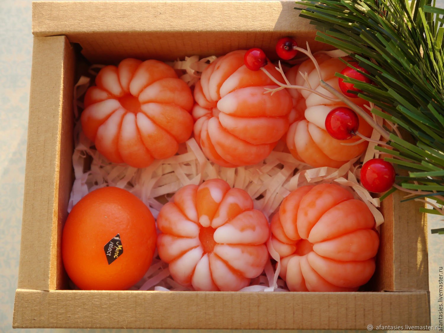 Мандарин санкт. Мандарины в подарок. Коробка с мандаринами. Ящик с мандаринами. Мандарины новый год.
