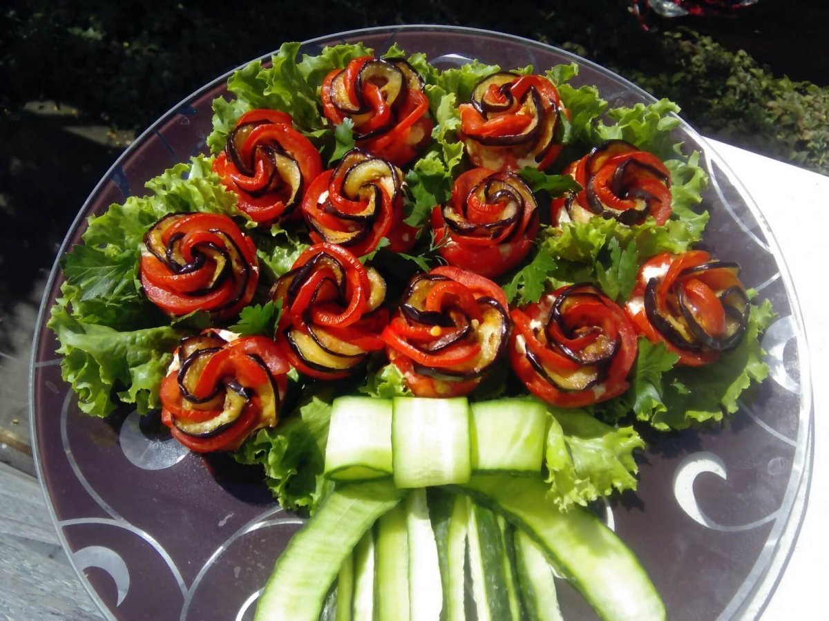 Подача и украшение салатов