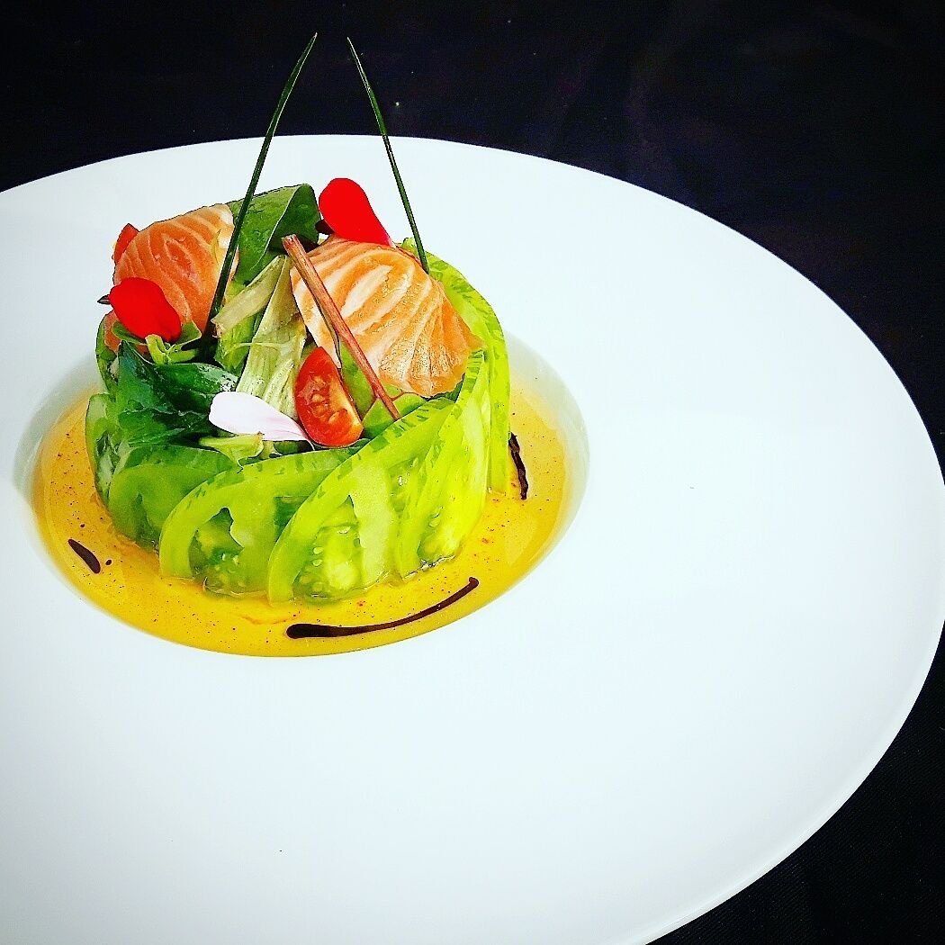 Салатница с салатом