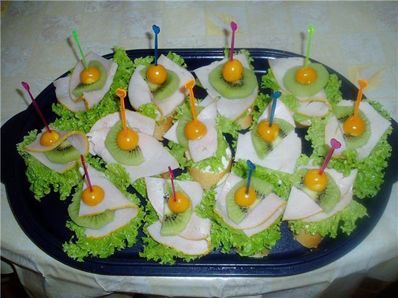Бутерброды на праздничному столу день рождения