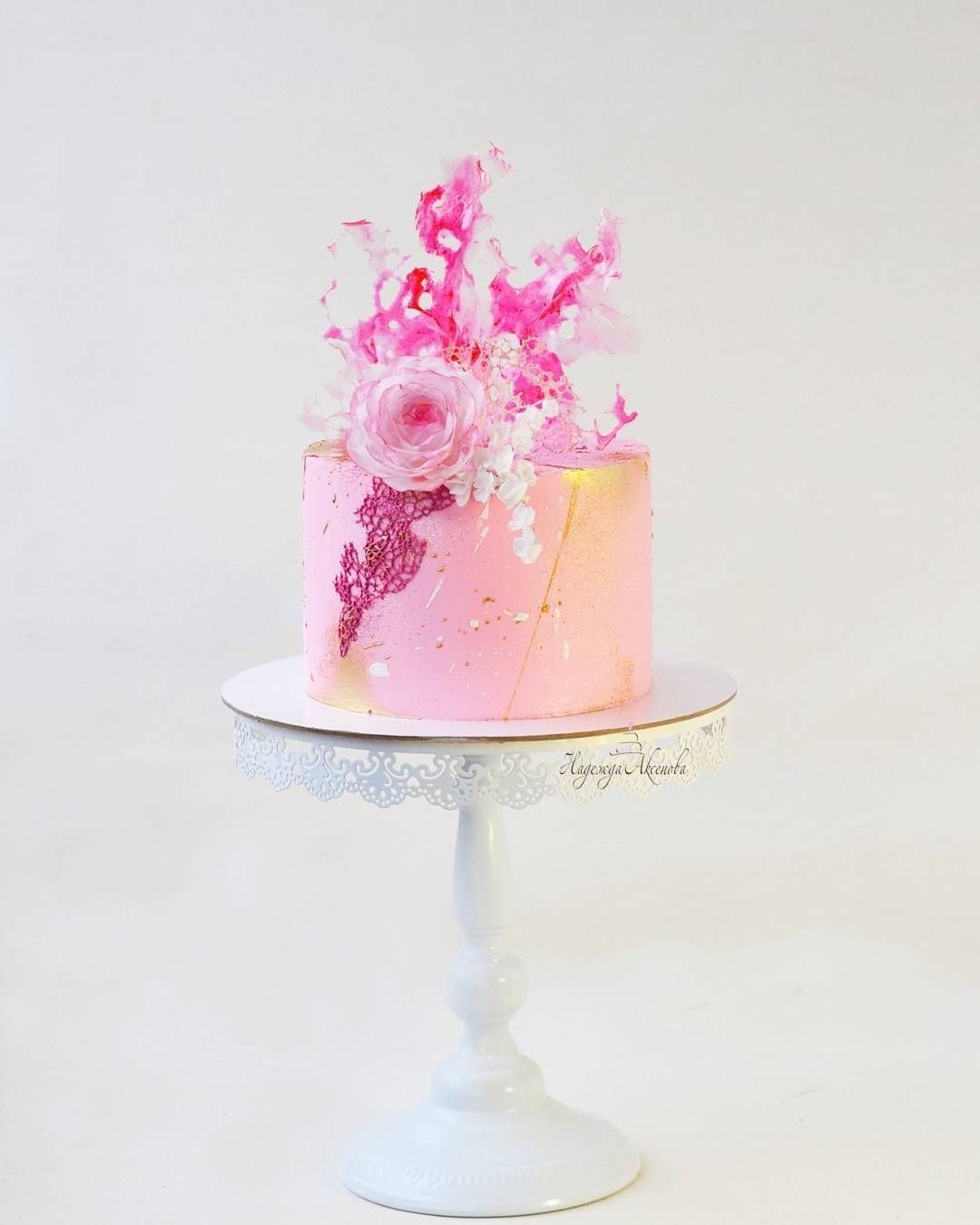 Торт с вафельными цветами