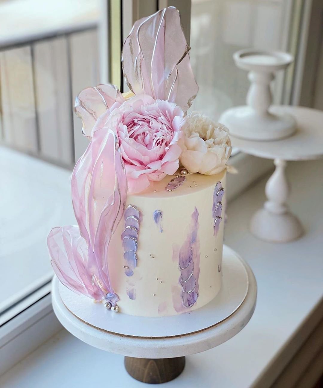 Торт с рисовой бумагой декор